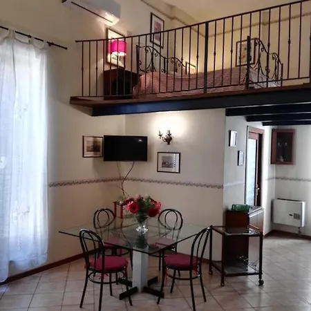 Charming Mezzanine Flat In Centre