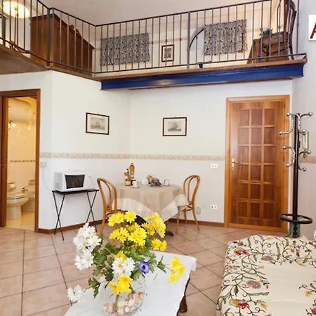 Appartement Charming Mezzanine Flat In Centre Palerme