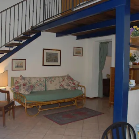 Apartament Charming Mezzanine Flat In Centre Palermo