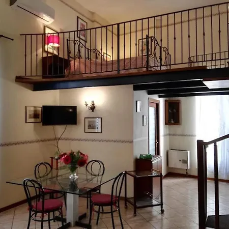 Charming Mezzanine Flat In Centre Apartament Palermo