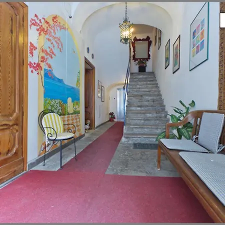 Apartament Charming Mezzanine Flat In Centre