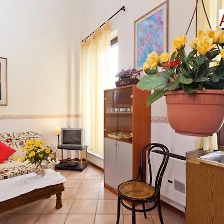 Apartament Charming Mezzanine Flat In Centre *