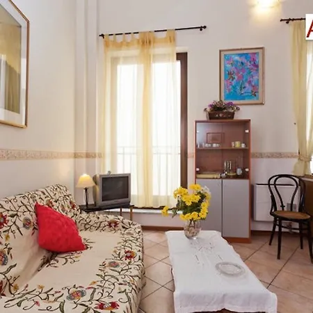 Charming Mezzanine Flat In Centre Apartament *